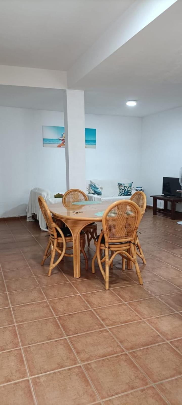 Habitacion Matrimonial En Un Bajo Bano Compartido Areas Compartidas Abades  エクステリア 写真
