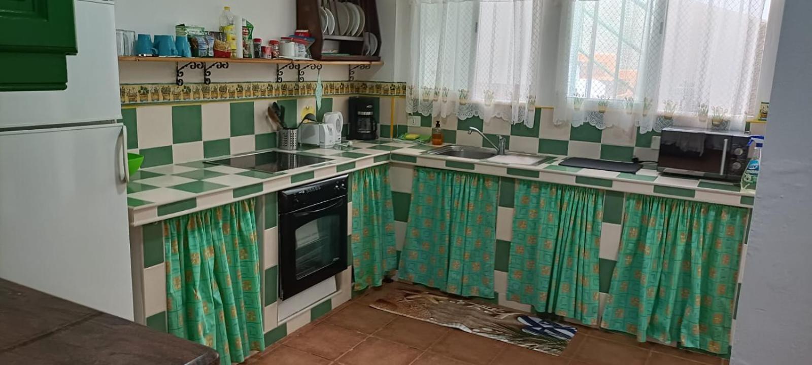 Habitacion Matrimonial En Un Bajo Bano Compartido Areas Compartidas Abades  エクステリア 写真