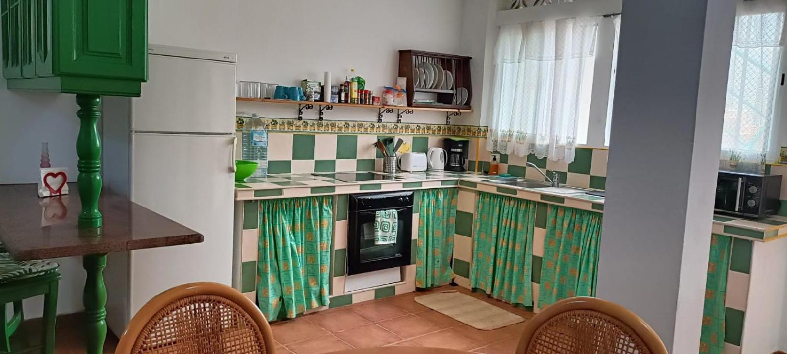 Habitacion Matrimonial En Un Bajo Bano Compartido Areas Compartidas Abades  エクステリア 写真