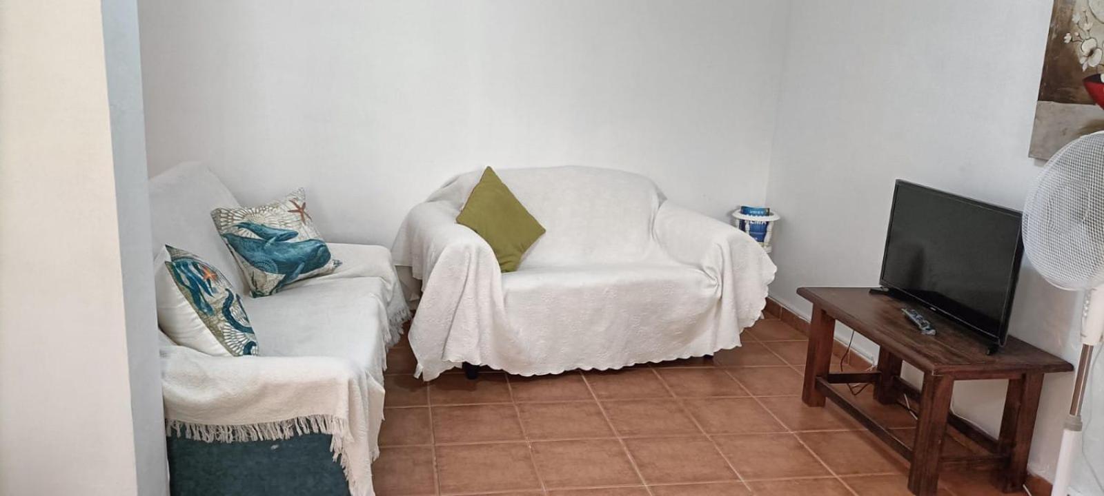 Habitacion Matrimonial En Un Bajo Bano Compartido Areas Compartidas Abades  エクステリア 写真